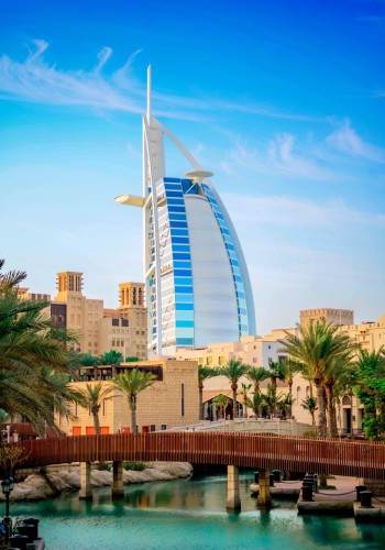 Blick auf das Hotel Burj Al Arab Palmeirah